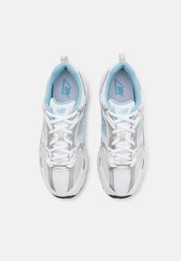 New Balance MR530 UNISEX - Športni copati - white