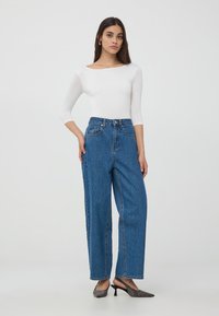 Terranova CON SCOLLO A BARCHETTA - Maglietta a manica lunga - bianco lana