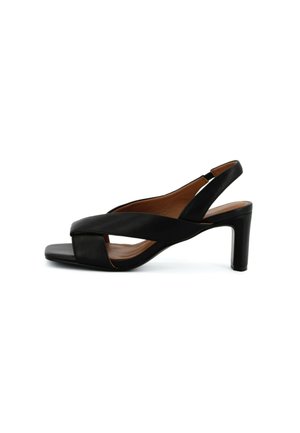 Sandalo slingback in pelle nera con punta quadrata, tacco basso a blocco e design con cinturini incrociati.