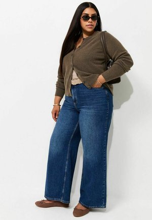 New Look Curves, CURVES DARK  RAGLAN SLEEVE MEET THE JEAN CARDIGAN - Cardigan - mink