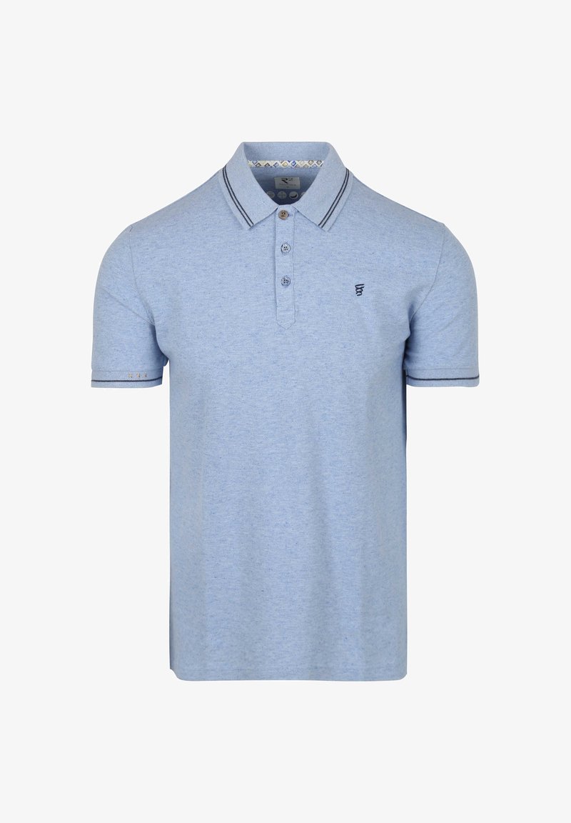 Lichtblauwe polo gemaakt van gestructureerde stof, met een drieknoopsluiting, contrasterende gestreepte kraag en klein logo op de borst.