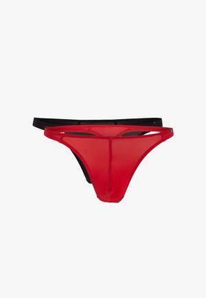 Rød og sort mesh-thong med en glat tekstur, der har et minimalt design og tynde stropper. Det røde stof er gennemsigtigt, hvilket fremhæver en kontrastfarve.