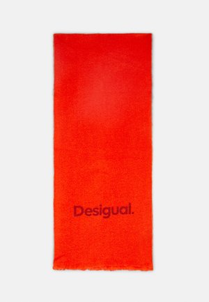 Heldere oranje rechthoekige sjaal met een subtiel "Desigual" logo vlakbij de onderste rand, afgebeeld op een eenvoudige lichte achtergrond.