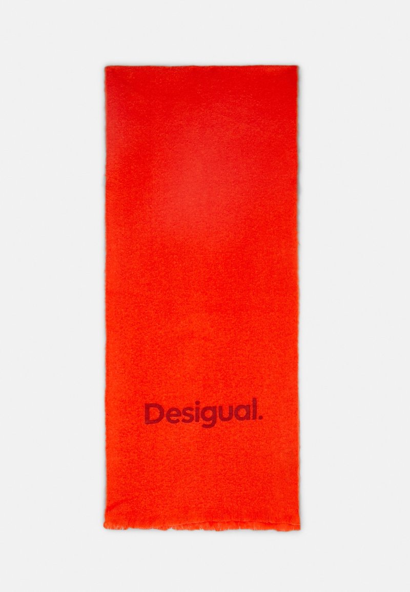 Écharpe rectangulaire orange vif avec un logo "Desigual" discret près du bord inférieur sur un fond clair uni.