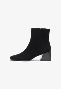 Stiefelette - black