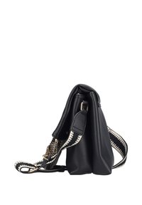 Borsa a tracolla in pelle nera lavorata con due scomparti e tracolla staccabile con motivo bianco e nero.