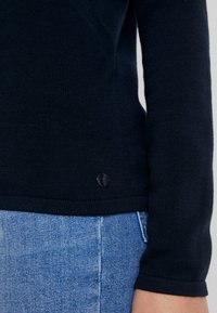 TOM TAILOR BASIC V-NECK - Strickpullover - sky captain blue