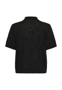 Schwarzer Pullover mit kurzen Ärmeln, der ein strukturiertes Leopardenmuster aufweist. Strickmaterial mit Kragen und lockerer Passform, die die Atmungsaktivität verbessert.