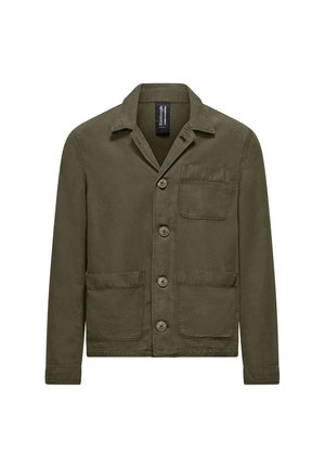 Giacca leggera verde oliva con colletto a punta, chiusura frontale con bottoni e due grandi tasche. Realizzata in un tessuto morbido e texturizzato.