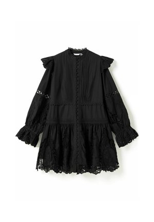 Must pikkade varrukatega kleit, millel on ees nööbid, pitsdetailid varrukatel ja äärel, volangidega rind ja õlapaelte ning varrukakummide detailid.