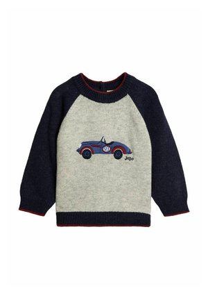 Grauer Pullover mit navyblauen Raglanärmeln und roten Akzenten. Verfügt über ein gesticktes Design eines blauen Vintage-Autos mit der Nummer 93.
