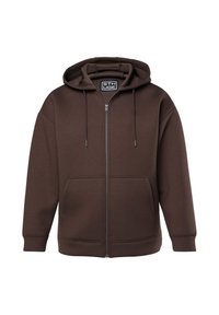 Braune Kapuzenjacke mit Reißverschluss, Fronttaschen, Kordelzugkapuze und einem kleinen Logo-Patch im Kragen.