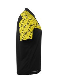 T-shirt de sport noir à manches courtes. Design à motifs jaunes sur les épaules. Confectionné en tissu respirant. Présente une marque "smartbreatheFIT".