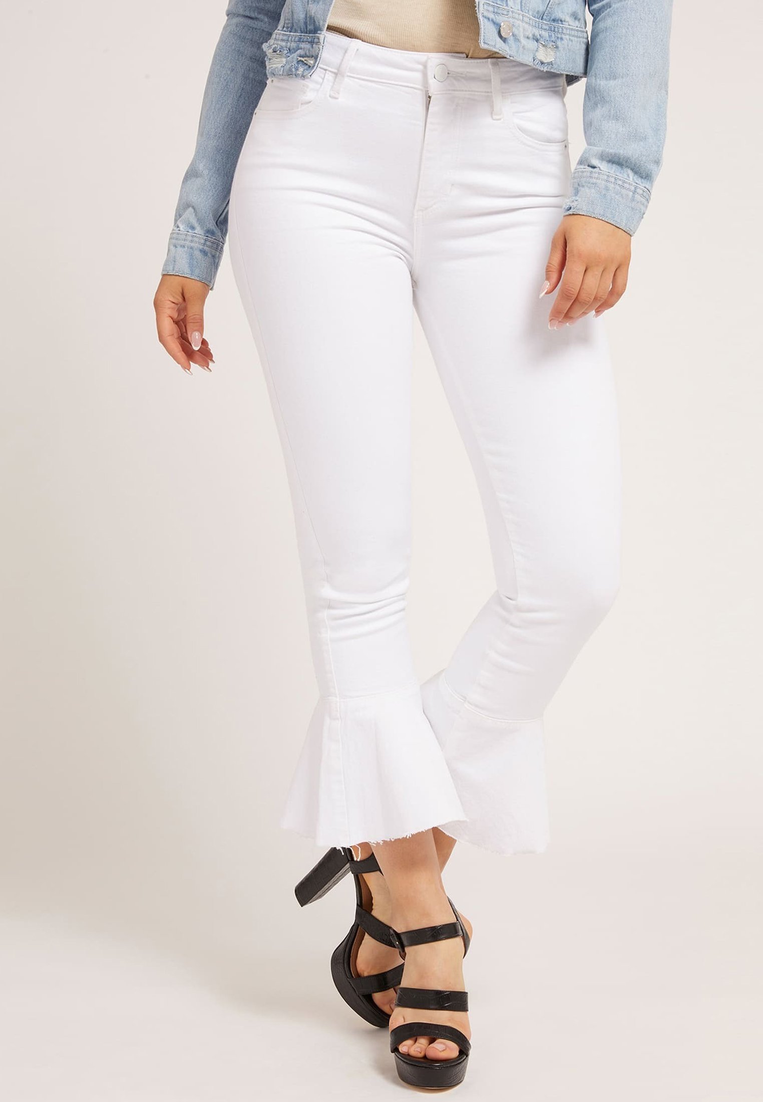 Guess FIT AND FLARE - Jeans a zampa - weiß/bianco - Zalando.it