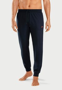 Marinefarbene Jogginghosen aus weichem Stoff verfügen über einen elastischen Bund mit Kordelzug und gerippten Bündchen. Enthält ein kleines rotes Känguru-Logo.