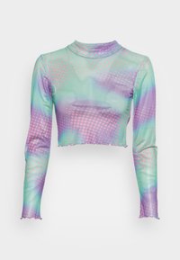 Camisola cropped de manga longa em tecido transparente e elástico, apresentando um degradê de verde pastel e roxo com bolinhas cor-de-rosa e uma bainha em formato de onda.