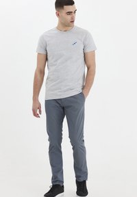 Solid SDKILLIAN REGULARFIT - Chinos tipa bikses - china blue