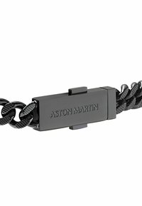 Bracelet noir avec des maillons de chaîne entrelacés et un fermoir rectangulaire. Le fermoir est gravé du logo "ASTON MARTIN". Finition lisse et brillante.