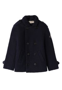 Paltò navy in lana doppiopetto con colletto alto, tasche laterali, bottoni neri e un emblema sulla manica sinistra.