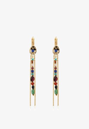 Boucles d’oreilles longues pendantes ton or avec perles colorées mélangées et chaînes, avec des accents bleus, verts, rouges, noirs et nacrés.