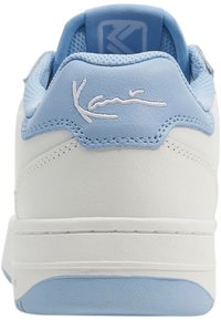 Karl Kani LOW V - Športni copati - white/lightblue