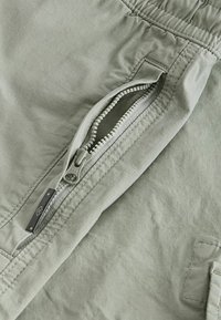 Next STRETCH UTILITY REGULAR TAPERED - Pantaloni cargo - sage green