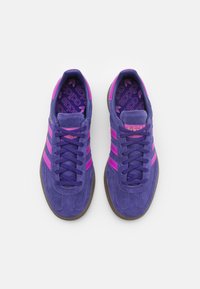 adidas Originals HANDBALL SPEZIAL UNISEX - Sneakers - collegiate purple/purple burst