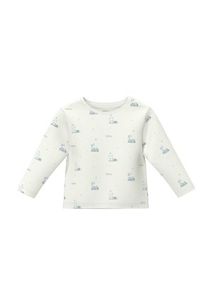 Crèmekleurig babyshirt met lange mouwen, bedrukt met een patroon van kleine blauwe beren en groene bladeren, met twee witte drukknoopjes op de linkerschouder.