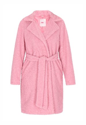 Roze fleece badjas met een gestructureerd oppervlak, lange mouwen, een sjaalkraag en een bijpassende riem in de taille. De binnenvoering is glad.