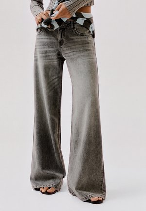 Bershka, LOW-RISE WIDE-LEG - JEANS 00067156 - Wide Leg - grey