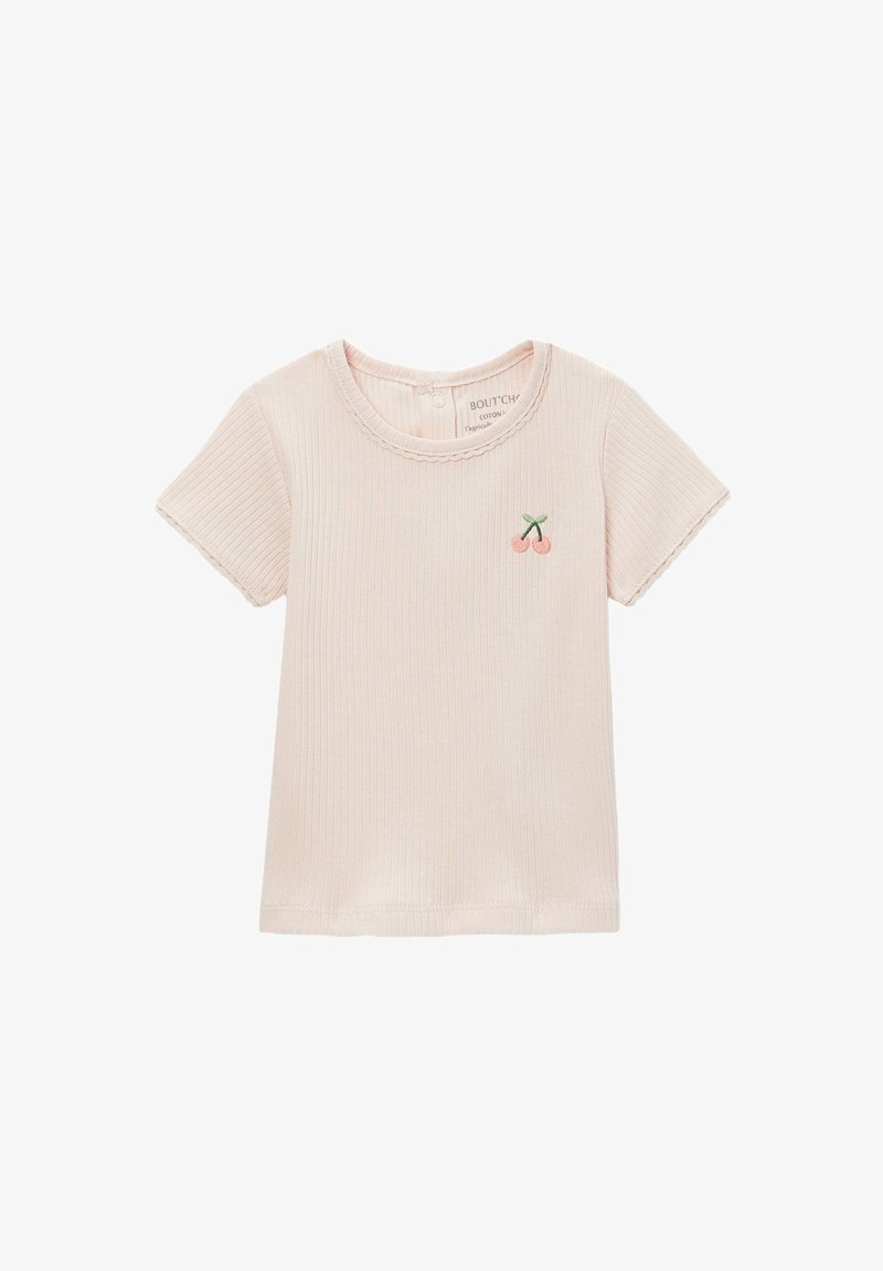 T-shirt bébé rose clair à manches courtes en maille côtelée avec encolure ronde et petit détail cerise brodé sur la poitrine.