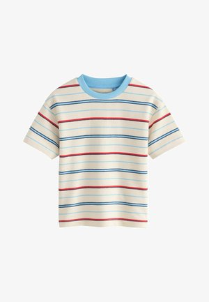 Krema košulja kratkih rukava s horizontalnim crvenim, mornarskim i svijetloplavim prugama te svijetloplavim okruglim izrezom na vratu.