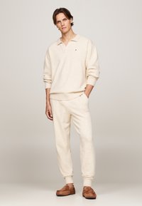 Tommy Hilfiger DRIVER  - Mokasíny - coconut grove