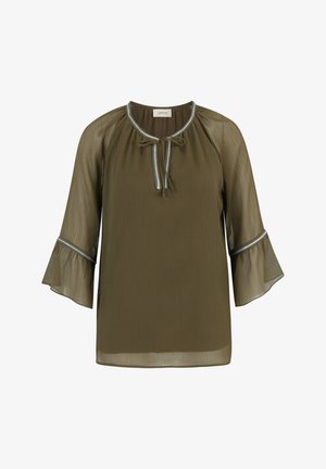 Olijfgroene blouse met een lichte, doorzichtige textuur, voorzien van een ronde halslijn, strikdetail en flared mouwen met zilveren accenten.