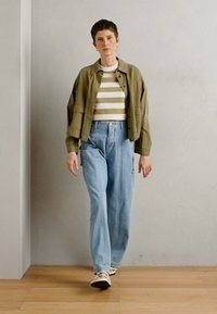 Thumbnail Image 2