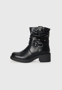 Unselected, black