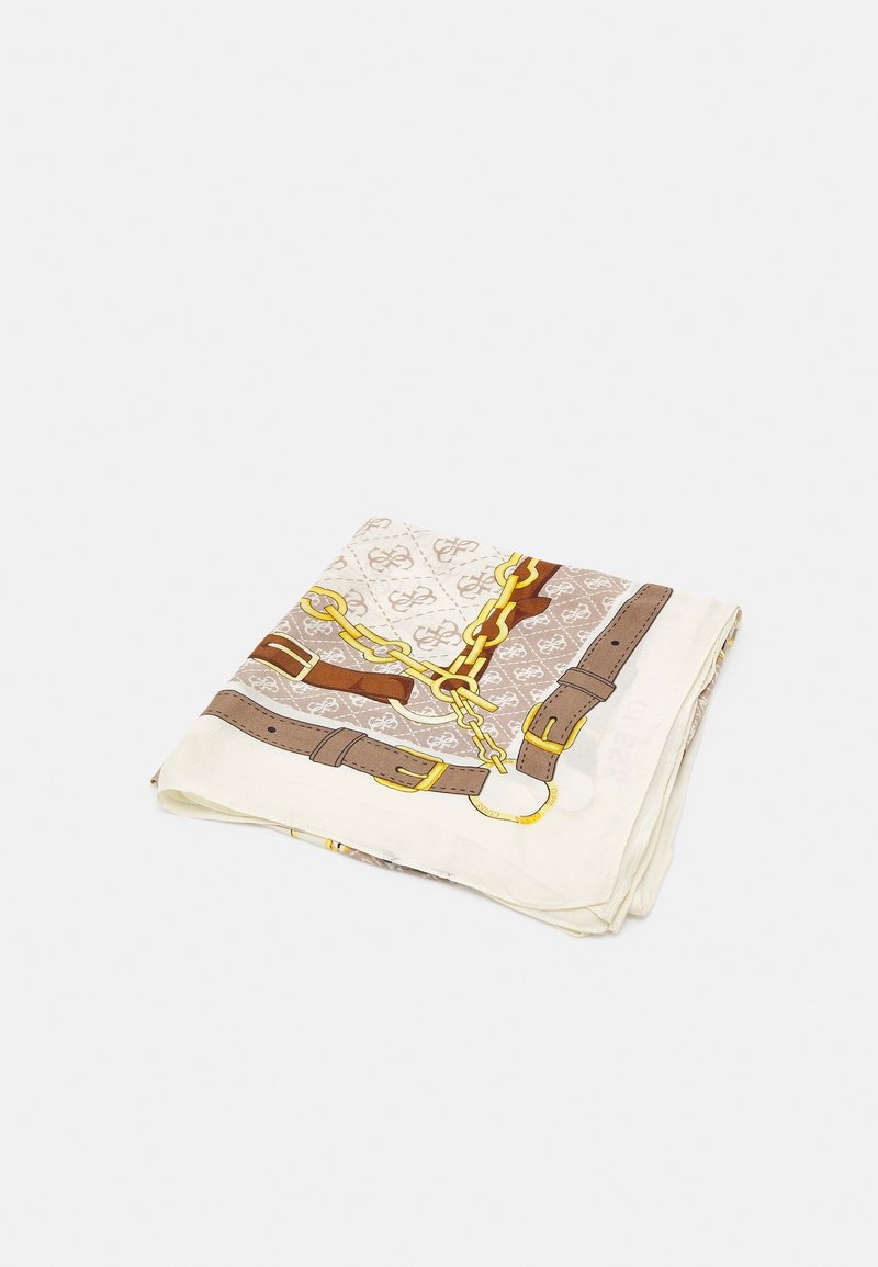 Écharpe crème pliée avec ceinture marron et imprimé chaîne dorée, montrant un motif matelassé et un fond monogrammé.