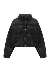 Černá zkrácená puffrová bunda s vysokým límcem, zapínáním na knoflíky a dvěma předními kapsami. Vyrobena z lesklého, prošívaného materiálu s hladkým povrchem.