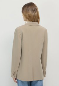 Thumbnail Image 3