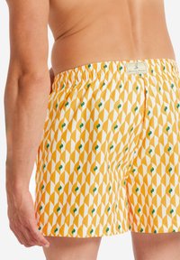 Gassa d’Amante SORRENTO - Shorts da mare - giallo stampa grafica