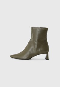 Selezionato, faded green