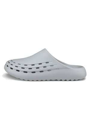 COZMO SLIDE - Pool slides - concrete