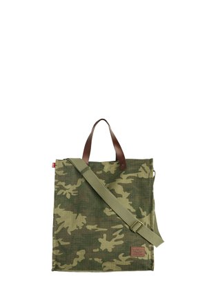 Borsa a tracolla mimetica verde con tracolla regolabile e manici in pelle marrone, forma quadrata e trama in tessuto.