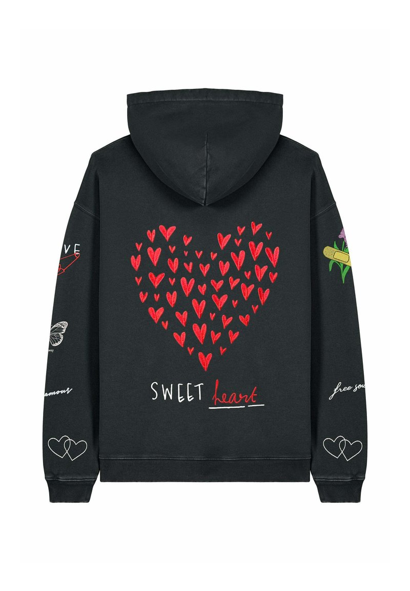 Juodas džemperis su dideliu raudonu širdies dizainu, supančiu mažesnes širdis, su tekstu "SWEET heart" ir įvairiomis grafikomis ant rankovių.
