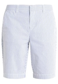 Shorts rayés en coton bleu et blanc. Dotés d'une ceinture avec passants, de poches latérales et d'un ourlet replié.