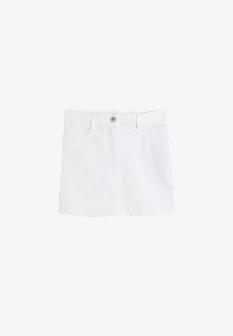 Hvid denimnederdel med lukning foran med knapper, to lommer og lige pasform. Glat tekstur, minimal syning.