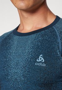 ODLO BL TOP CREW NECK PERFORMANCE WARM BLACKCOMB - Apakškrekls - provincial blue