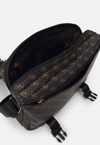 Guess VEZZOLA - Taška s příčným popruhem - dark brown/ochre