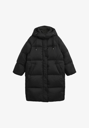 Manteau rembourré noir avec une silhouette oversize, texture matelassée, fermeture à pressions sur le devant, capuche avec cordons de serrage et poches latérales.