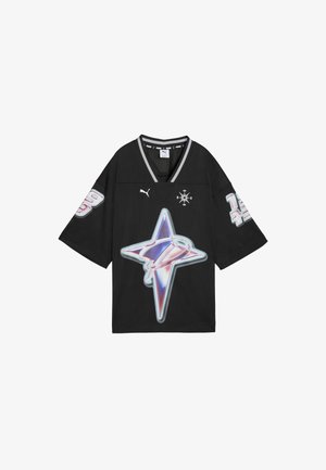 Sort mesh jersey med et stort iriserende stjerne grafik i midten, med overdimensionerede numre "99" og "14" på ærmerne.